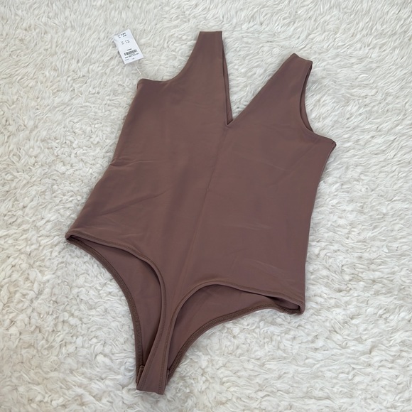 Abercrombie Seamless V-Neck Bodysuit - Picture 4 of 5